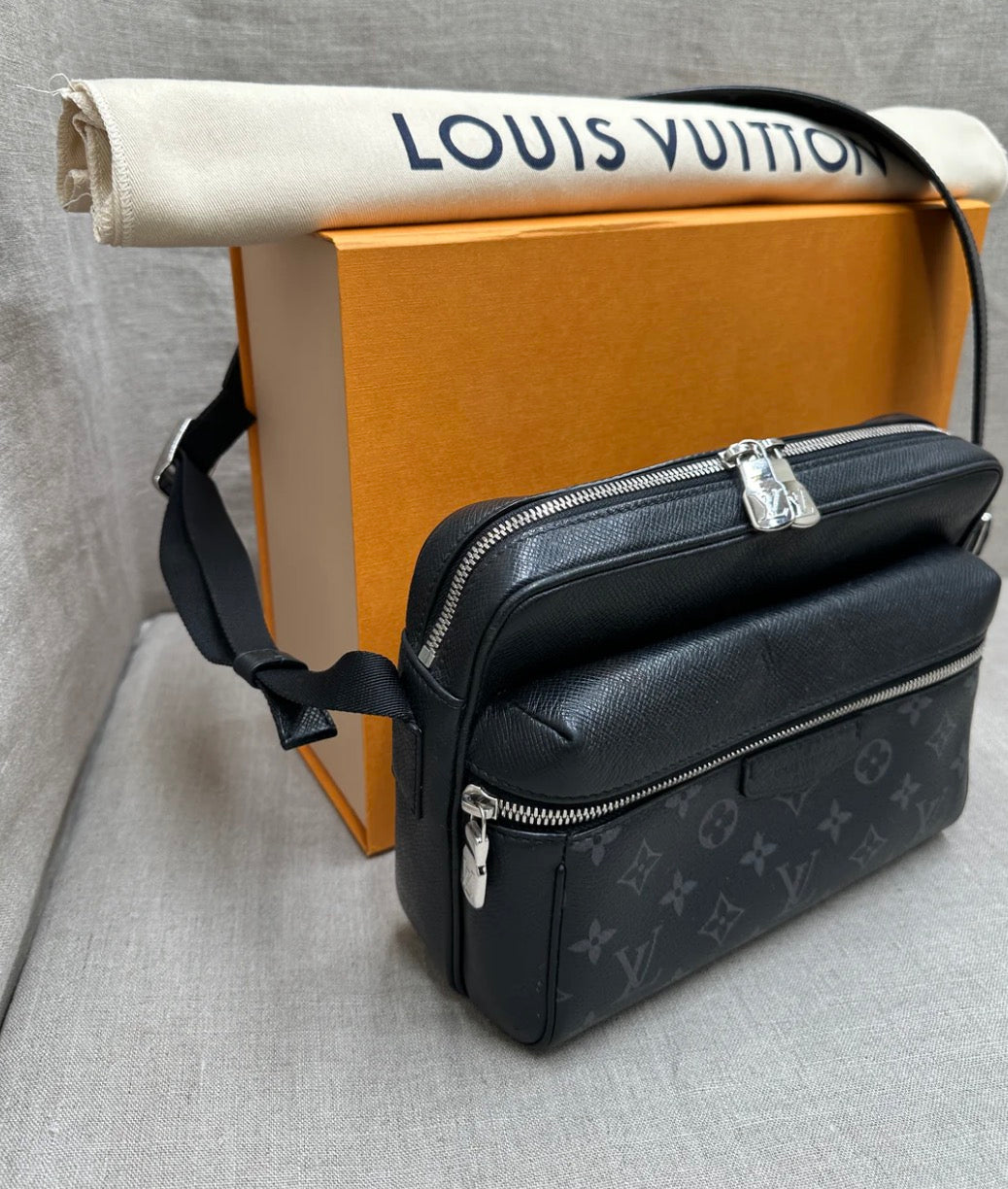 Louis Vuitton Taigarama Outdoor Messenger Unisex